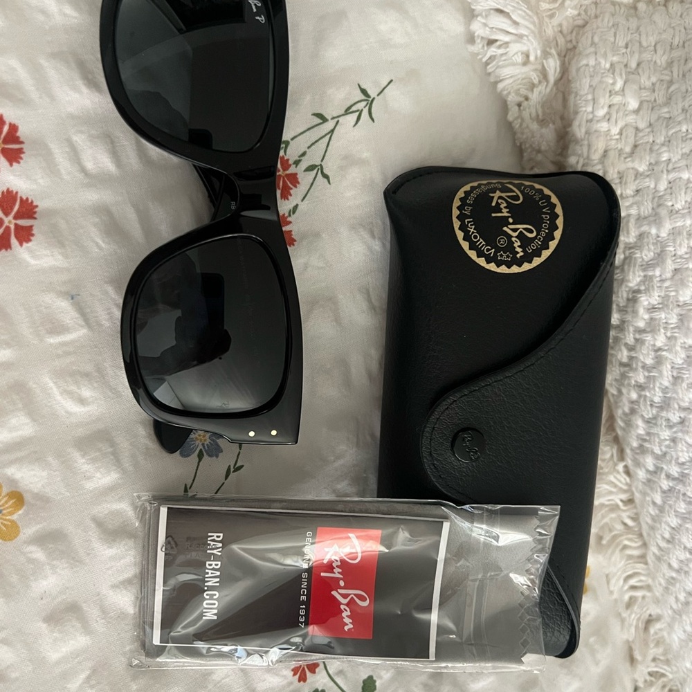 Ray-Ban Mega Wayfarer Black Sunglasses with Case